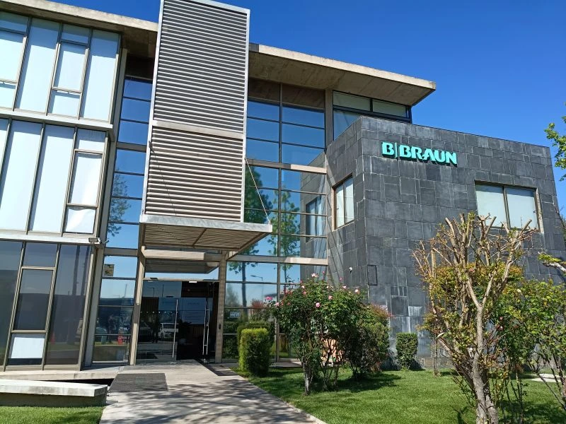 Acceso al edificio de B. Braun